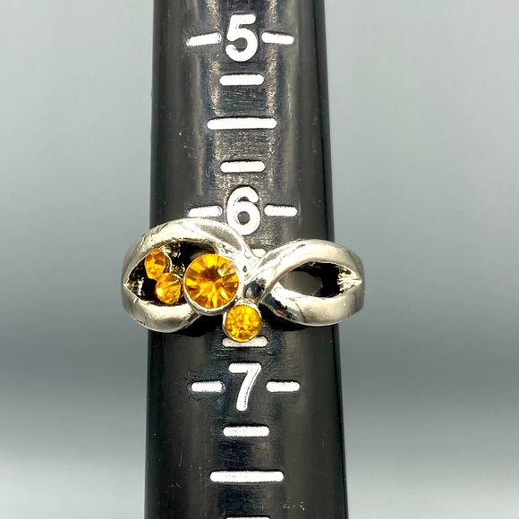 Freeform Fashion Ring with Gold Crystal Accents - Picture 4 of 4